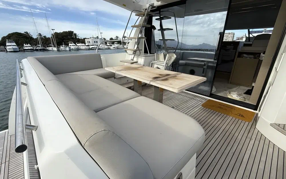 slider 16 Prestige Yachts Prestige 520 Fly