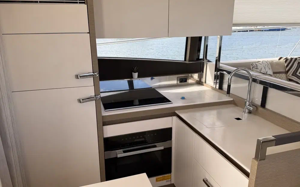 slider 18 Prestige Yachts 520 Fly