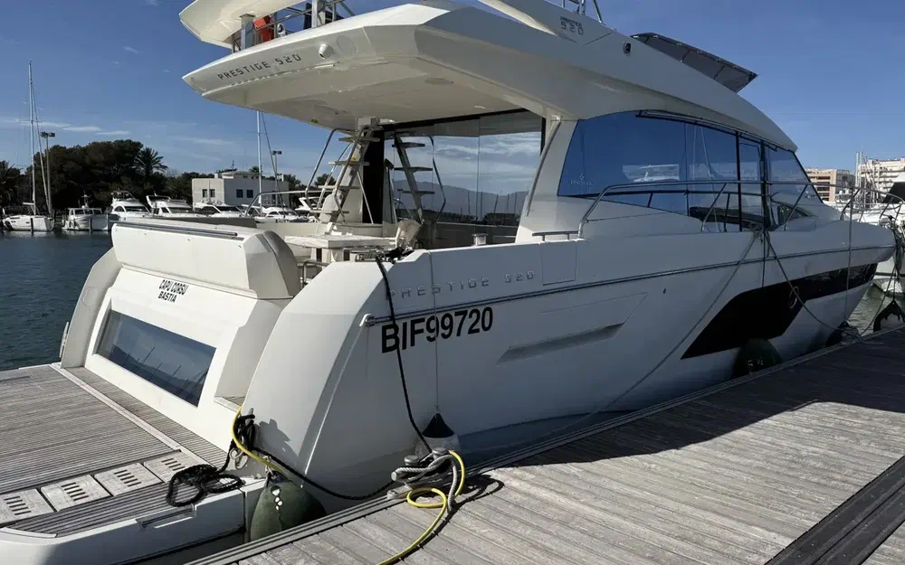 slider 1 Jeanneau Prestige 520 Fly