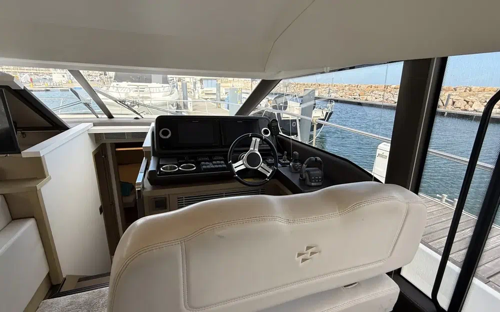 slider 23 Prestige Yachts Prestige 520 Fly