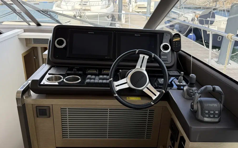 slider 25 Prestige Yachts Prestige 520 Fly