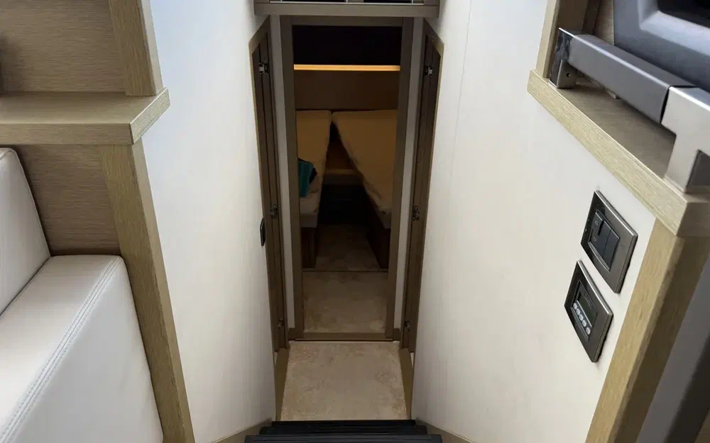 slider 26 Prestige Yachts 520 Fly