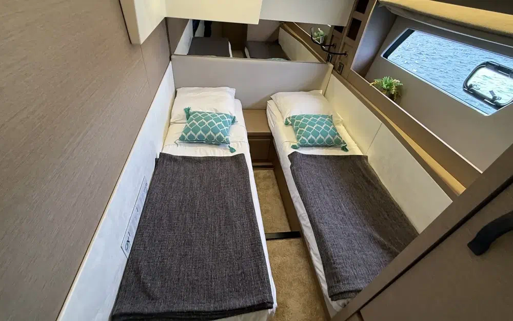 slider 30 Jeanneau Prestige 520 Fly