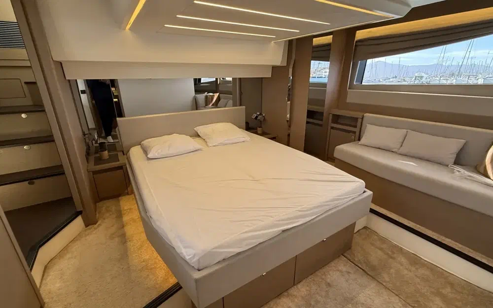 slider 33 Jeanneau Prestige 520 Fly