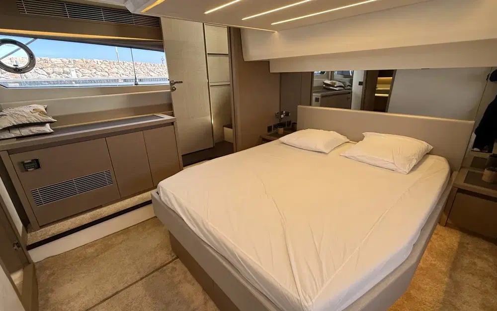 slider 34 Prestige Yachts 520 Fly