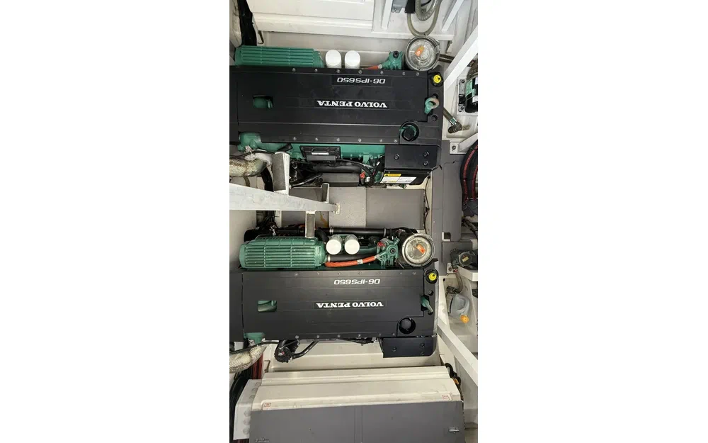 slider 38 Jeanneau Prestige 520 Fly