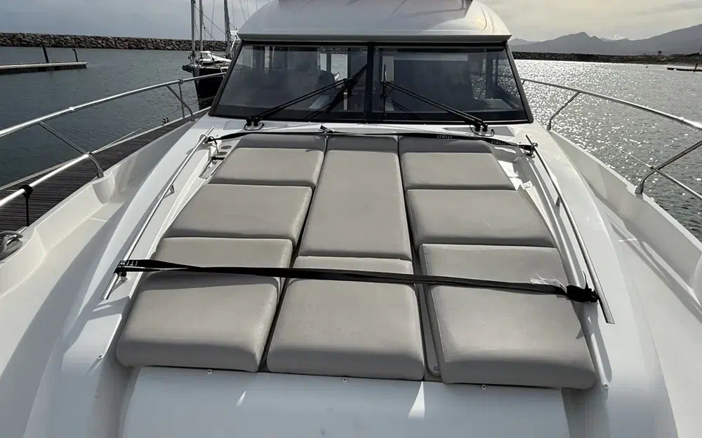 slider 4 Jeanneau Prestige 520 Fly