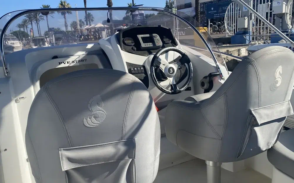 slider 5 Beneteau Flyer 650 Open Flyer 650 Sun Deck