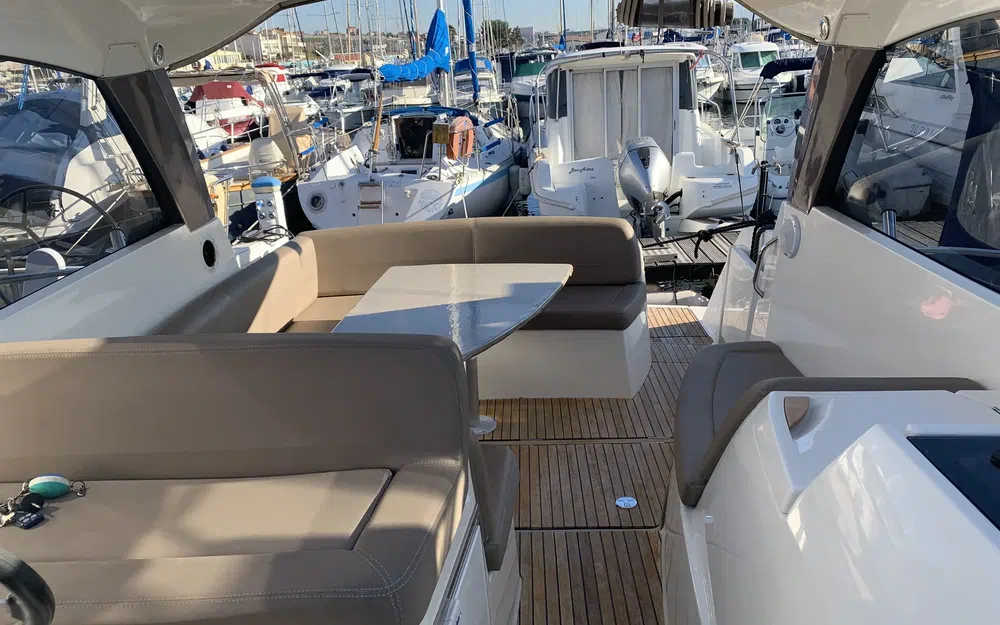 slider 9 Jeanneau Leader 9