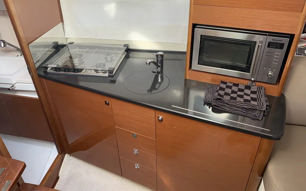 slider 13 Jeanneau Leader 9