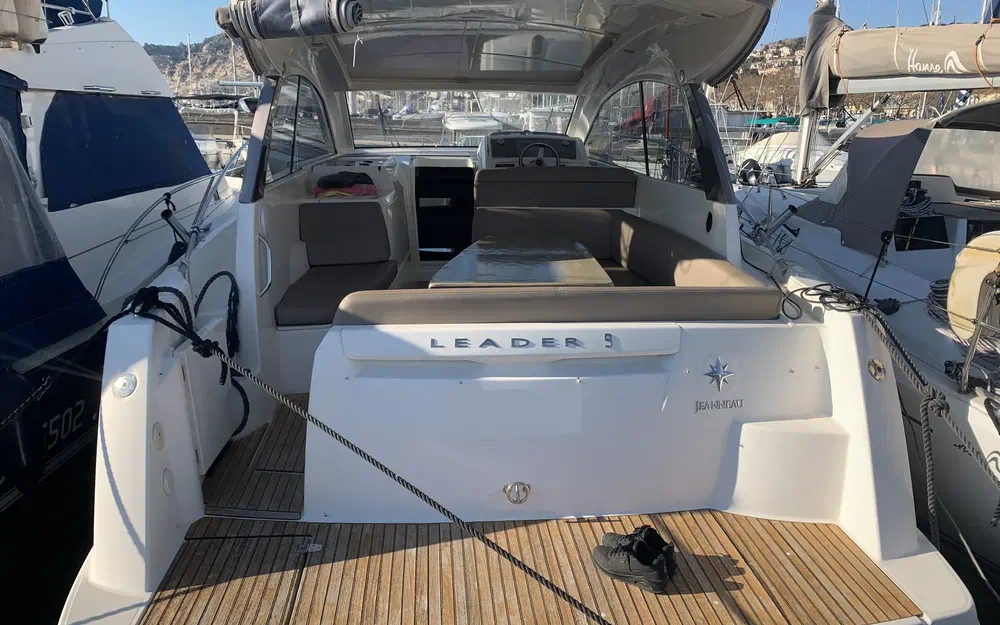 slider 1 Jeanneau Leader 9