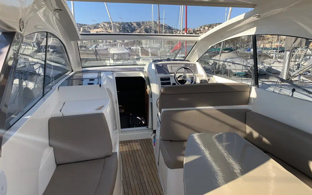 slider 7 Jeanneau Leader 9