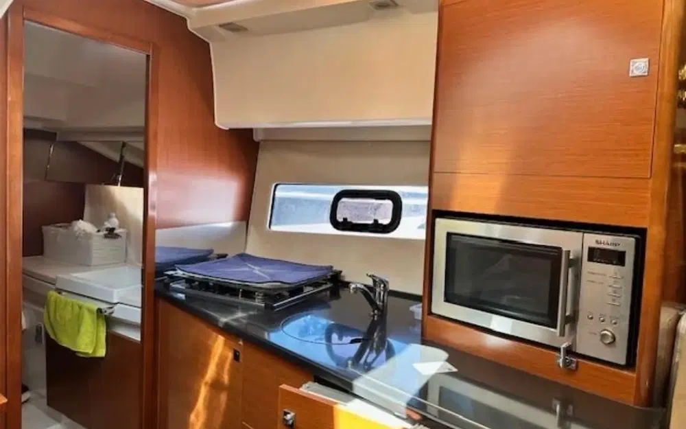 slider 2 Jeanneau Leader 9