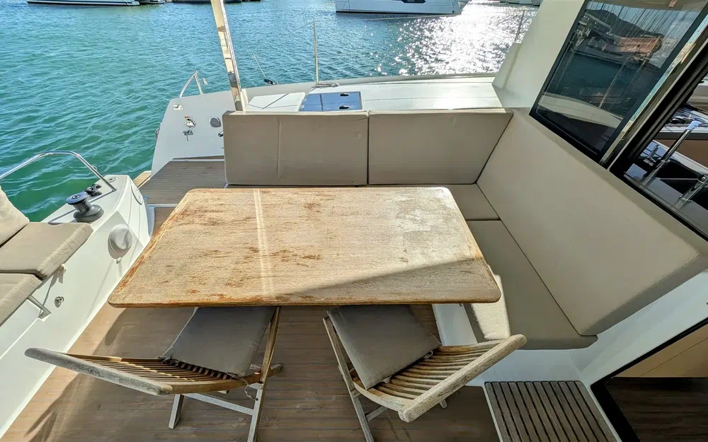 slider 6 Fountaine Pajot Lucia 40 Maestro