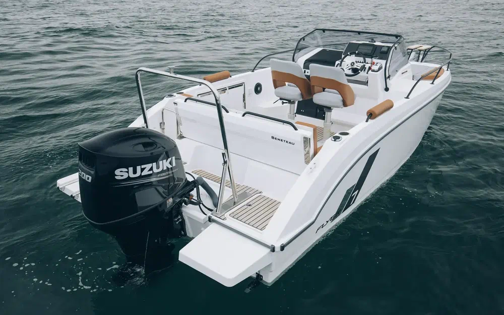 slider 1 Beneteau Flyer 7 SUNdeck