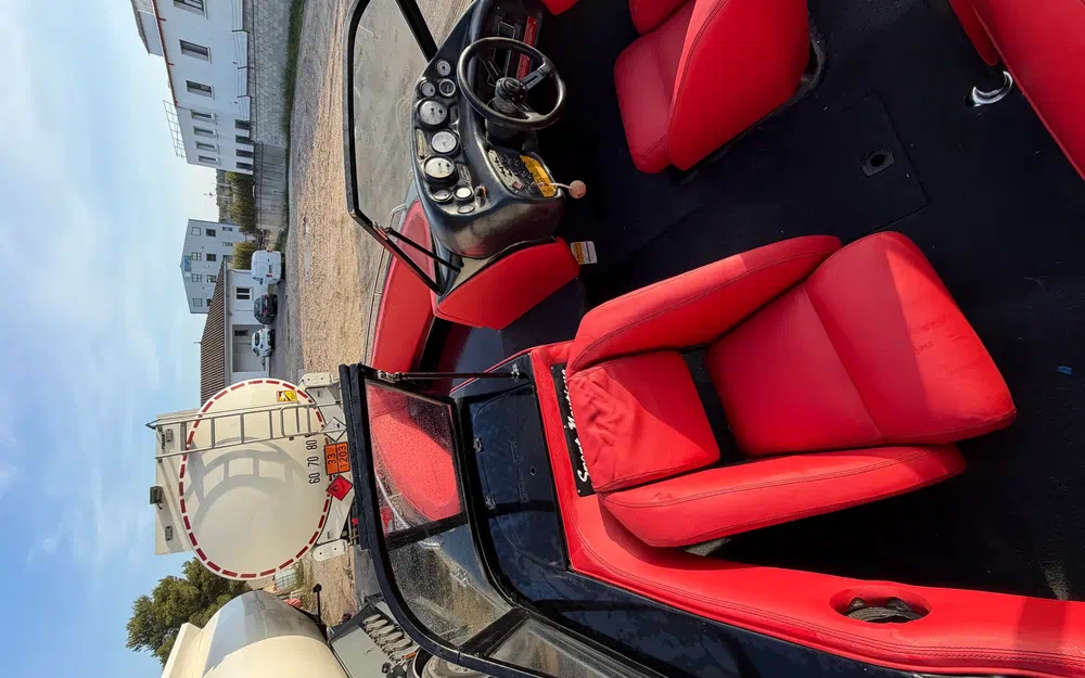 slider 5 Correct Craft Super Air Nautique 210