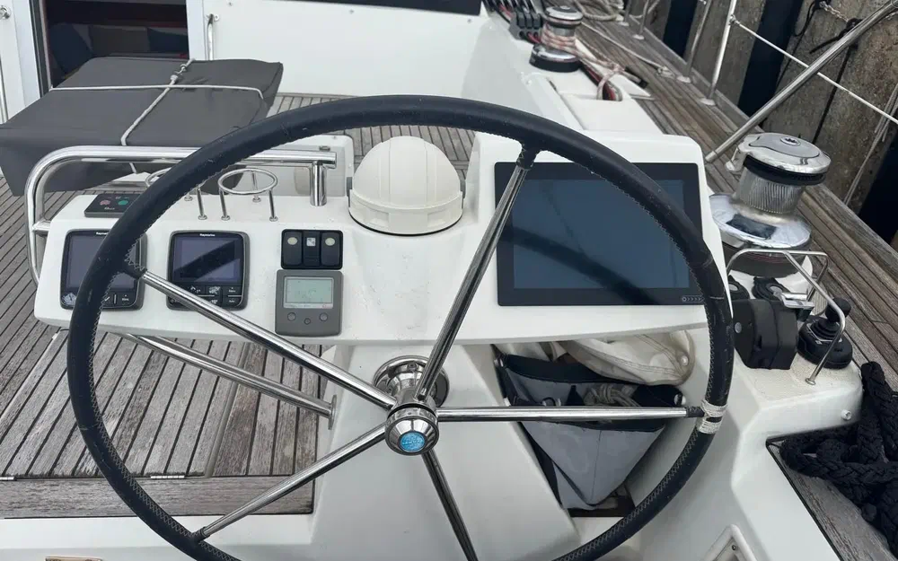 slider 19 Beneteau Sense 50
