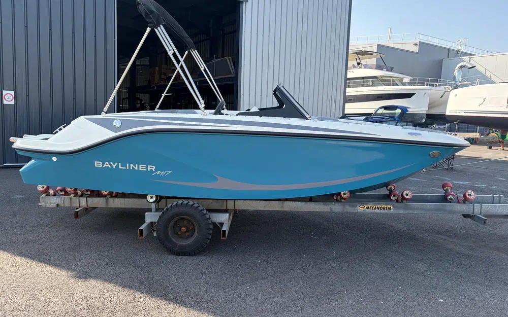 slider 1 Bayliner Element M17
