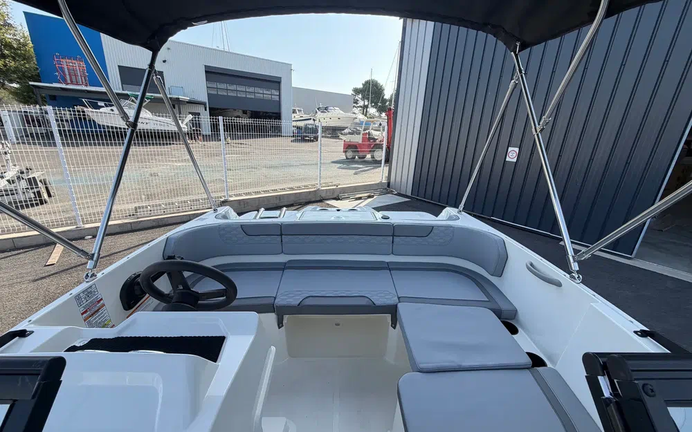 slider 2 Bayliner Element M17