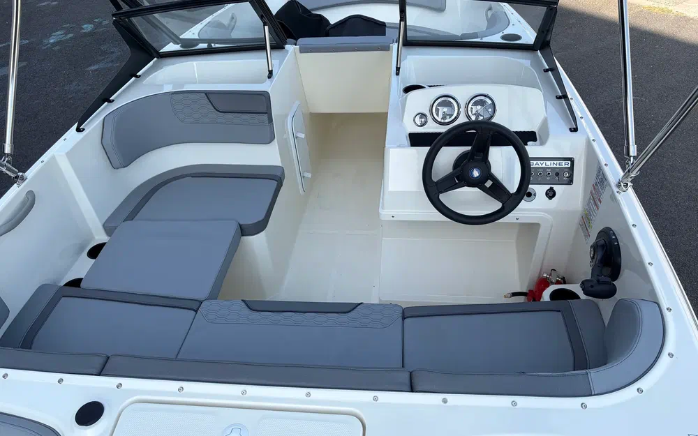 slider 3 Bayliner Element M17