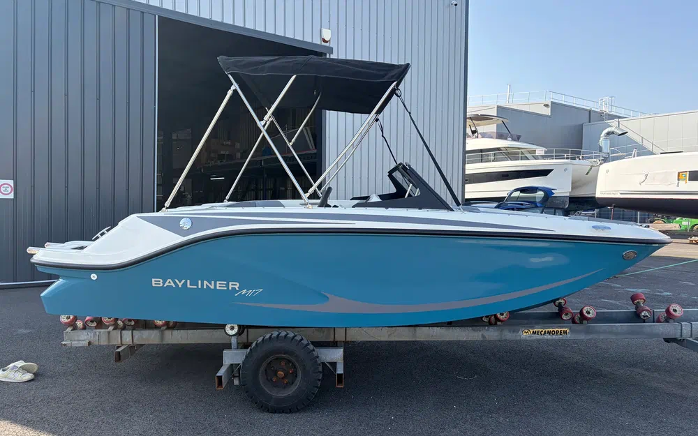 slider 8 Bayliner Element M17