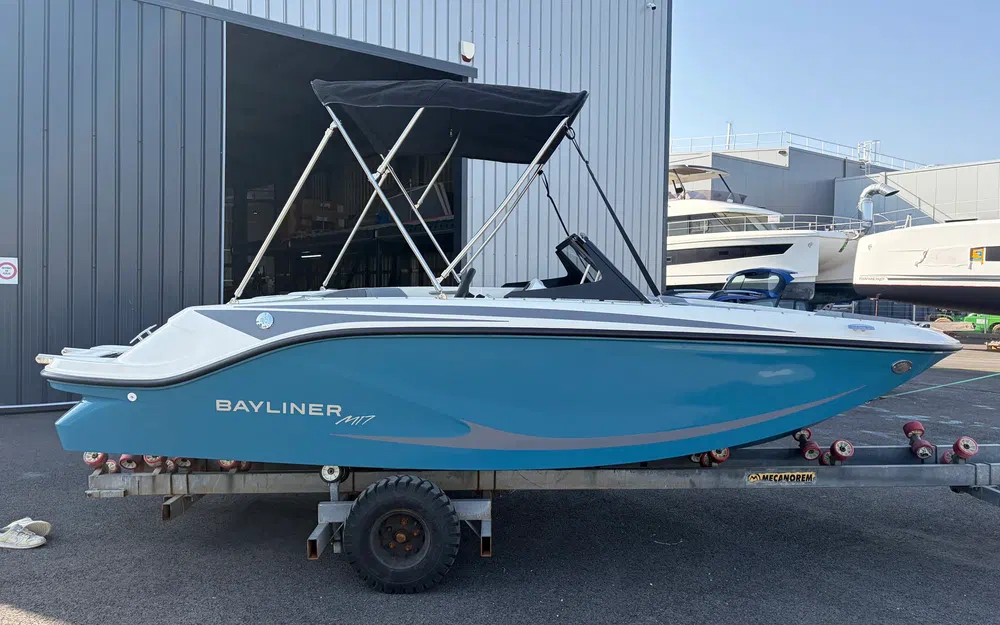 slider 10 Bayliner Element M17