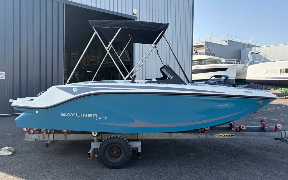 slider 0 Bayliner Element M17