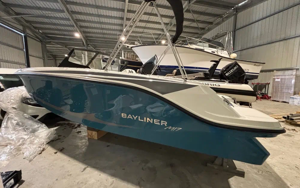 slider 0 Bayliner Element M17