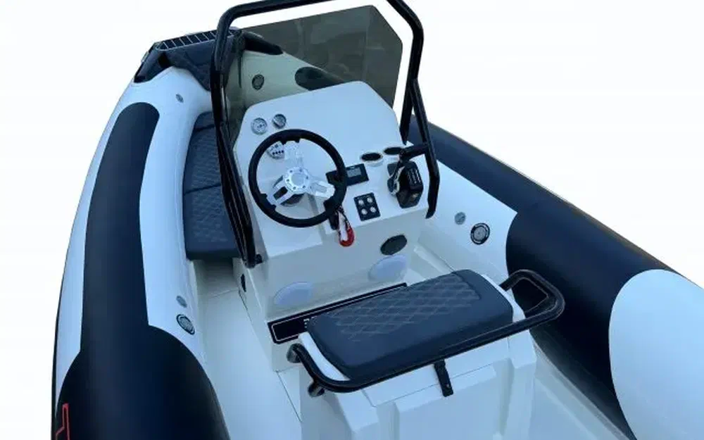 slider 1 3D Tender TR6