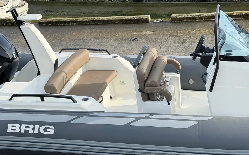 slider 1 Brig Eagle 6.7