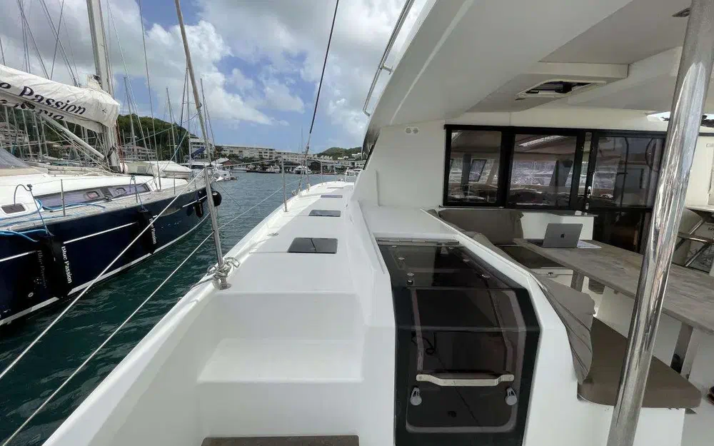 slider 13 Fountaine Pajot Saona 47