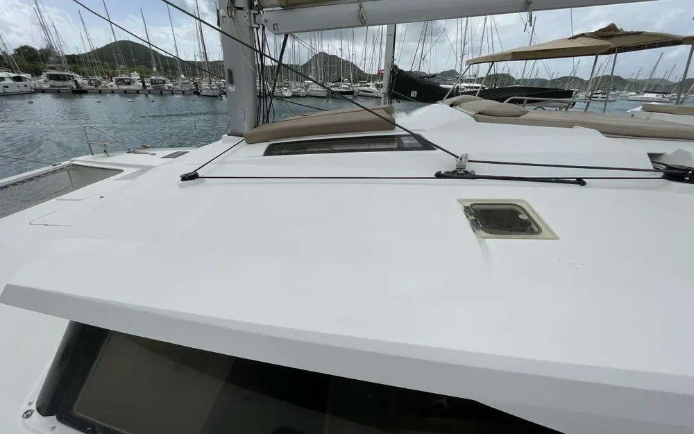 slider 16 Fountaine Pajot Saona 47