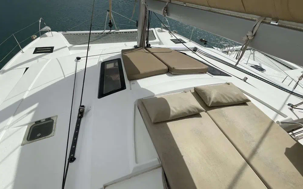 slider 25 Fountaine Pajot Saona 47