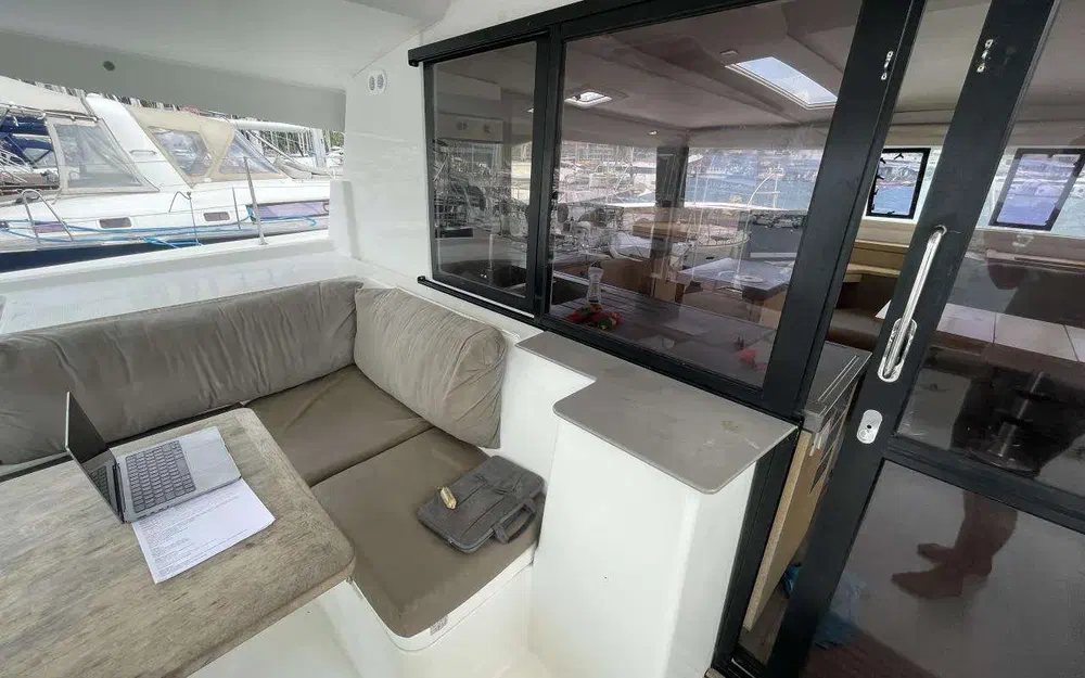 slider 26 Fountaine Pajot Saona 47