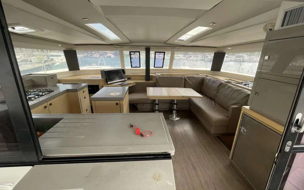 slider 27 Fountaine Pajot Saona 47