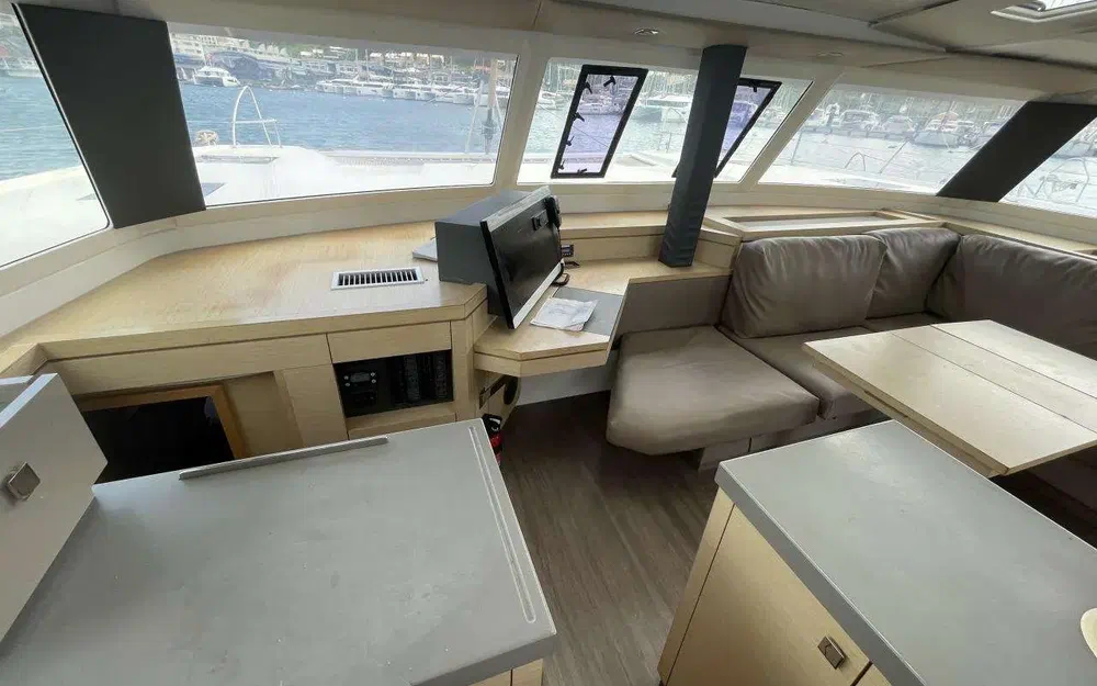 slider 29 Fountaine Pajot Saona 47
