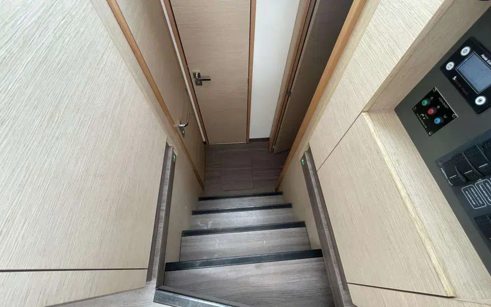 slider 34 Fountaine Pajot Saona 47