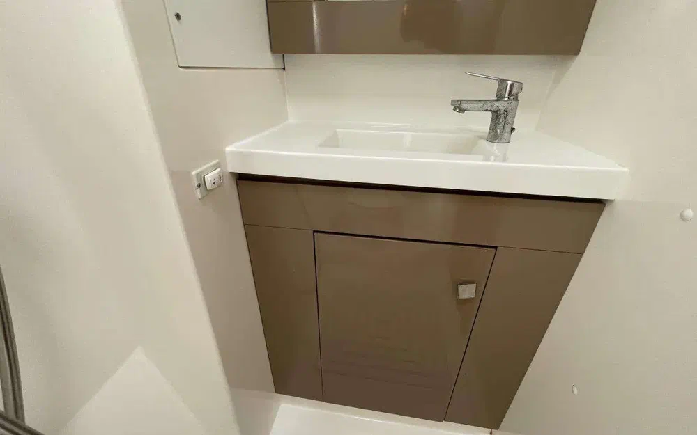 slider 37 Fountaine Pajot Saona 47