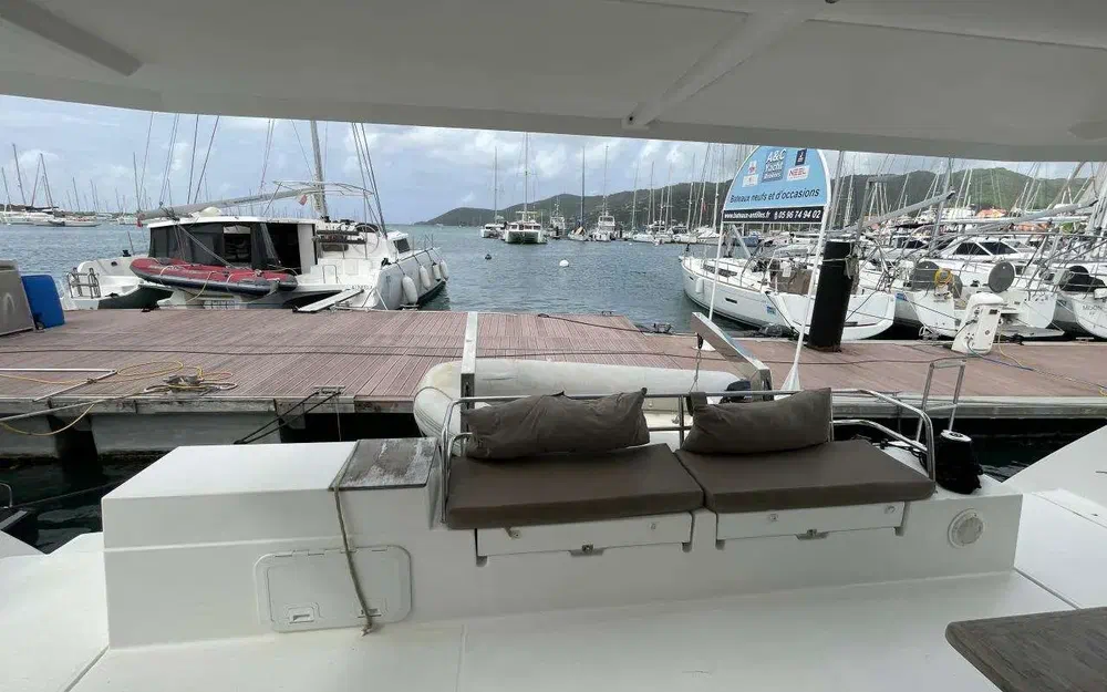 slider 8 Fountaine Pajot Saona 47