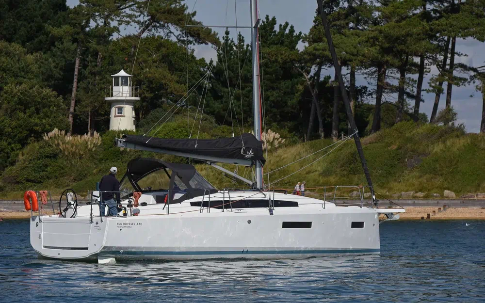 slider 1 Jeanneau Sun Odyssey 380