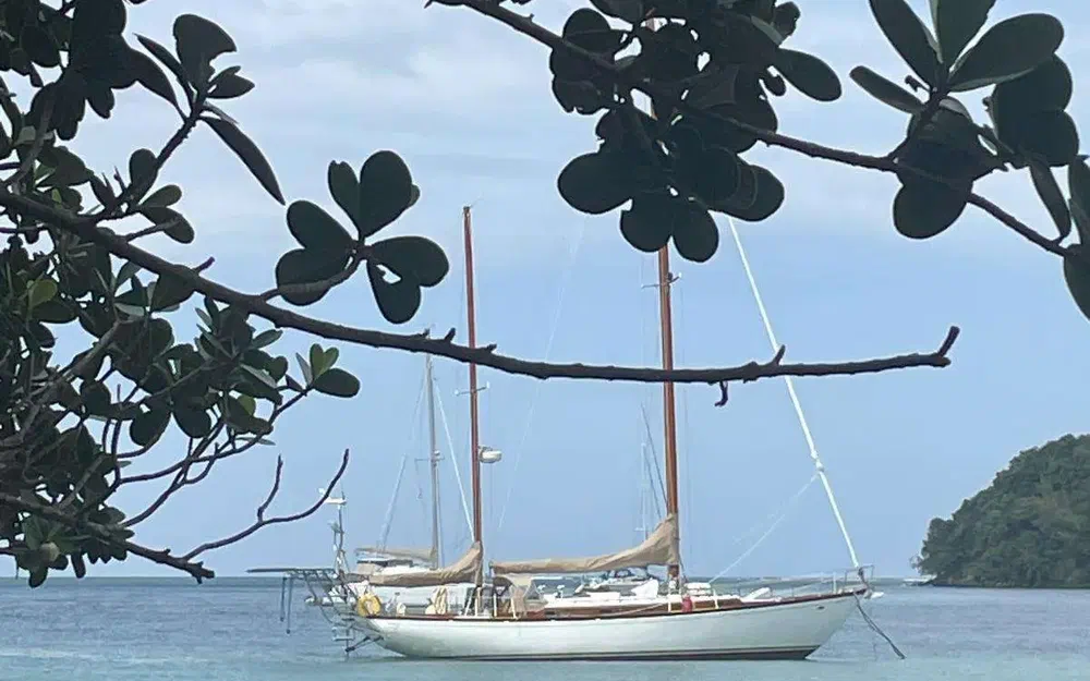 slider 0 Cheoy Lee Offshore 47