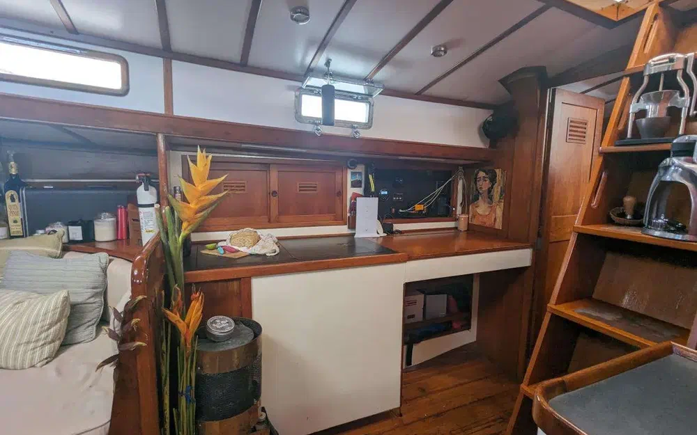 slider 14 Cheoy Lee Offshore 47