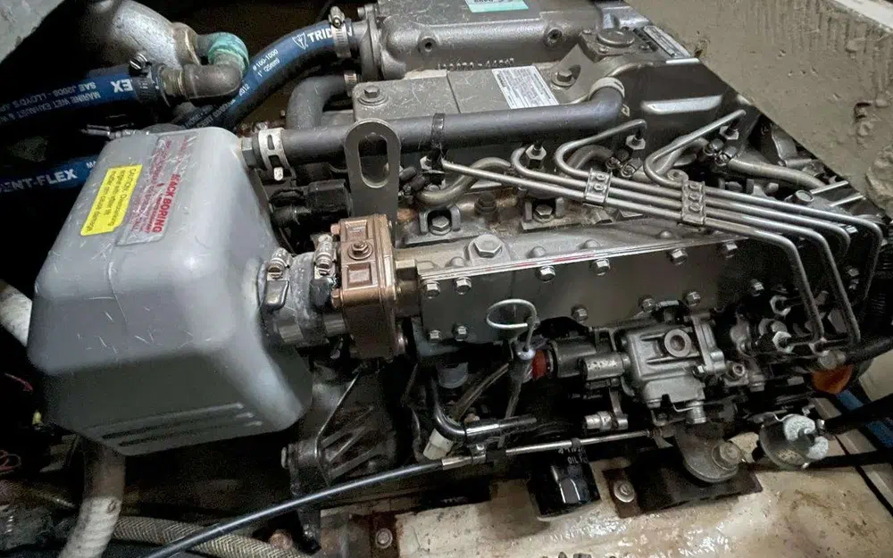 slider 16 Cheoy Lee Offshore 47