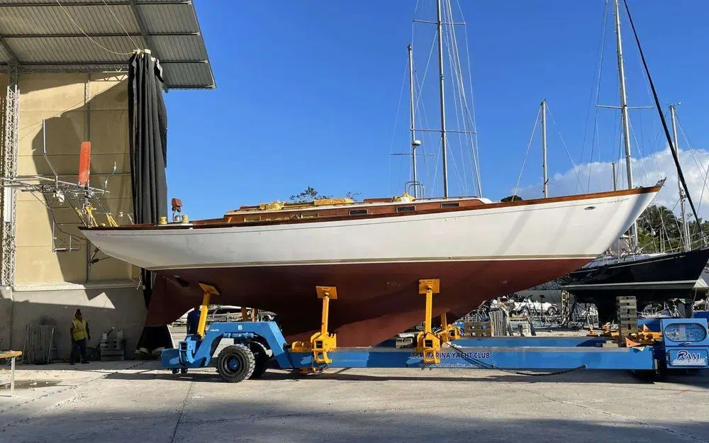 slider 17 Cheoy Lee Offshore 47