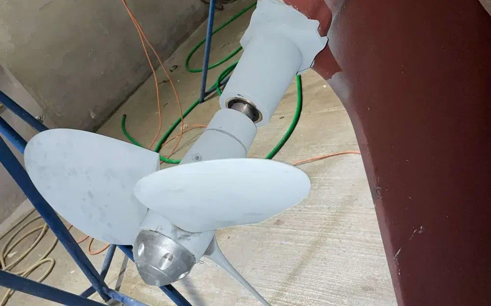 slider 18 Cheoy Lee Offshore 47