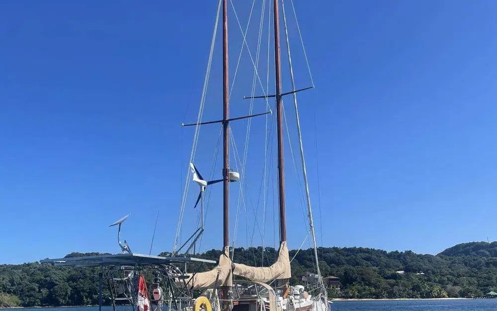 slider 1 Cheoy Lee Offshore 47