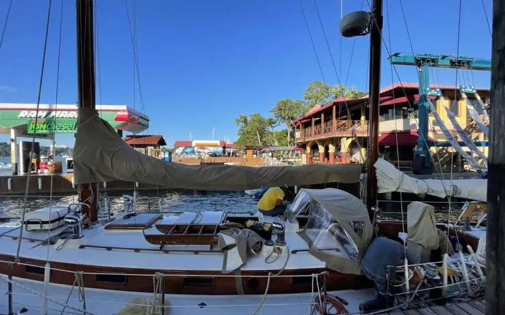 slider 2 Cheoy Lee Offshore 47