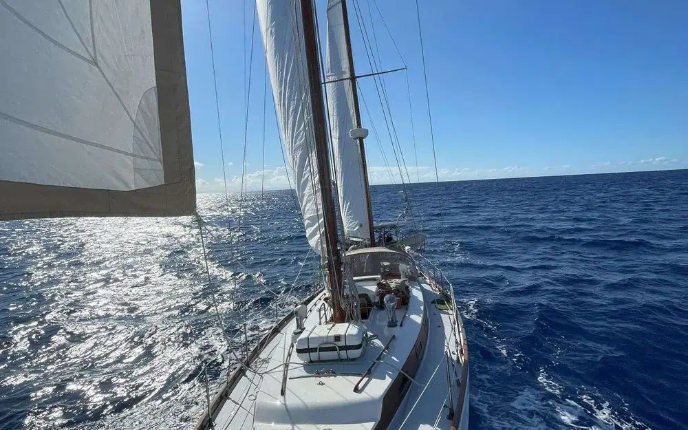 slider 4 Cheoy Lee Offshore 47