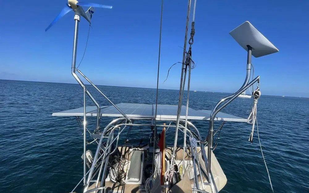 slider 5 Cheoy Lee Offshore 47