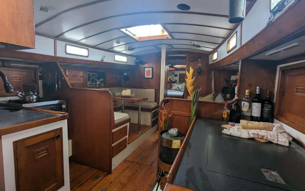 slider 7 Cheoy Lee Offshore 47